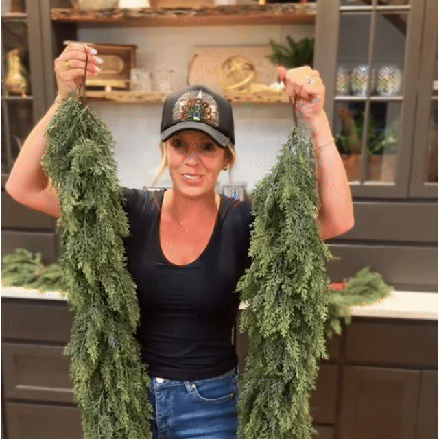 <p class="SL_Theme__paragraph" dir="ltr"><span style="white-space: pre-wrap;">Create your dream Christmas setup in 3 easy steps! 🎅✨</span></p>